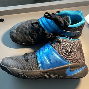 Nike Kyries 2